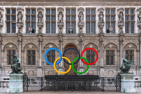 The Olympic Rings in front of the City Hall