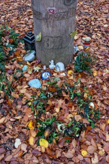 Mementos such as a stone with blue and white S04 for a Schalke 04 football fan