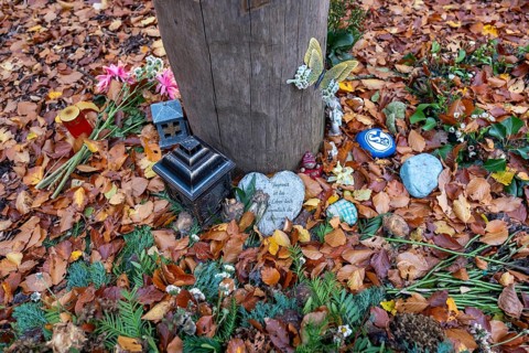 Mementos such as a stone with blue and white S04 for a Schalke 04 football fan