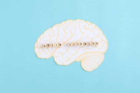 Brain storming blocks white brain against blue background