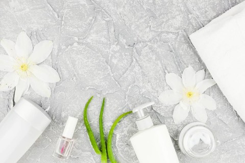 Cosmetics composition white colours