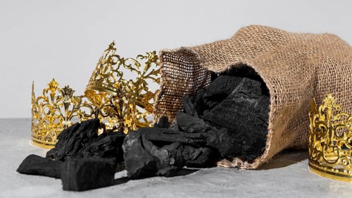 Epiphany day gold crowns with sack coal