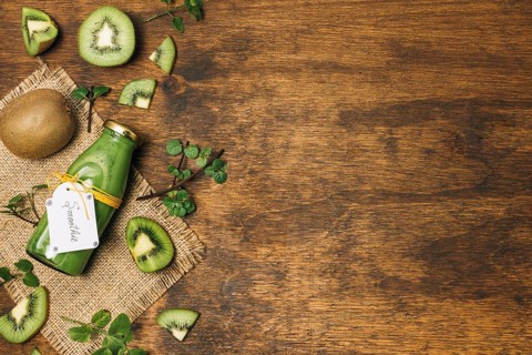 Flat lay kiwi smoothie with copy space