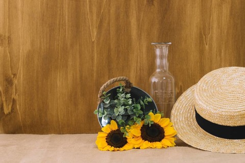 Flower composition with bucket hat