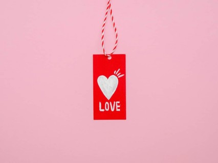 Front view hanging love tag