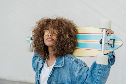 Side view girl with skateboard