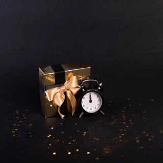 Small gift box with clock table