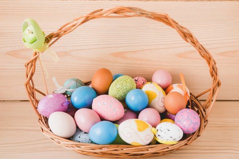 Basket with easter eggs