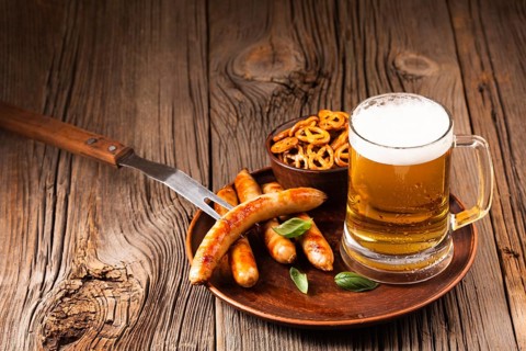 Beer mug with sausage snacks wooden board