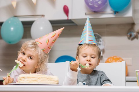Kids eating cake birthday party