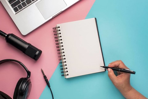 Person with pen notepad air radio concept
