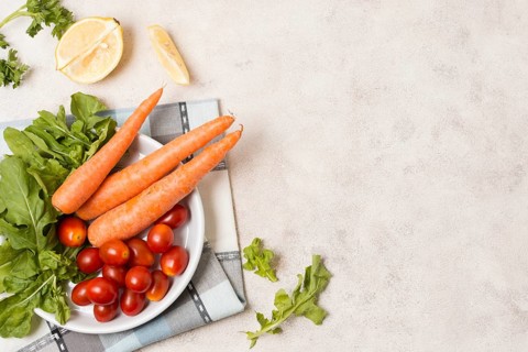 Top view carrots tomatoes plate