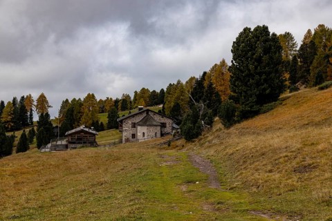 Isi Huette Alm Restaurant between Weisshorn and Schwarzhorn