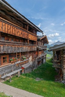 Historic farmhouses in the hamlet of Gemais