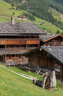 Historic farmhouses in the hamlet of Gemais