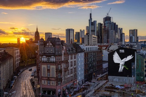 PEACE FOR ALL MANKIND is written above the image of a giant dove of peace on the wall of a house in Frankfurt am Main: a message of peace in the contemporary historical context of the escalated Middle...