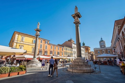 Venetian columns in Piazza del Popolo
