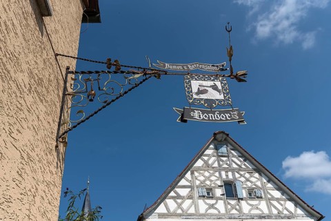 Old nose sign of a barber shop