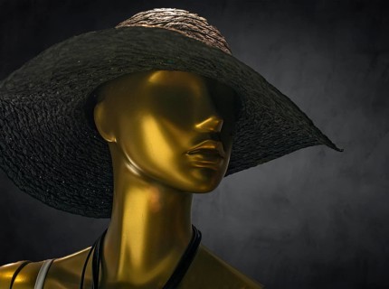 Mannequin with hat in a fashion shop