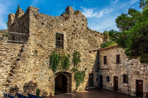 Back of the Gavedola tower of the fortress wall