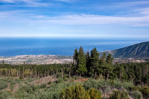 View of the coast from the Mirador de Mataznos