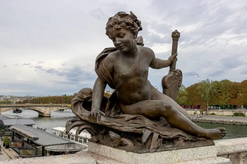 Female sculpture on Pont Alexandre III