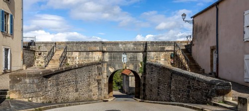 Panoramic photo of the city gate in Rue Longe Pre