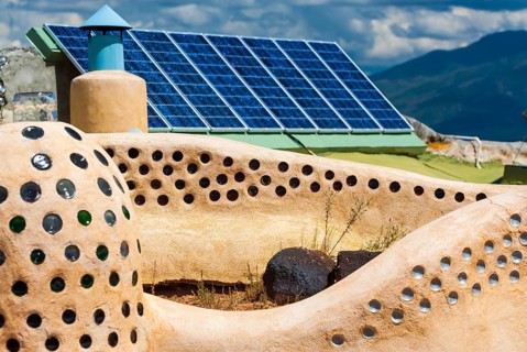 Self-sufficient earth buildings