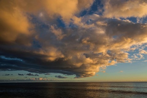 Sea and dramatic cloud atmosphere