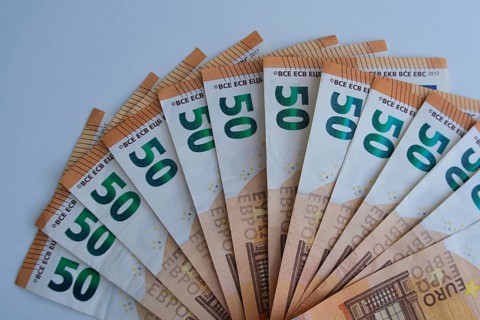 Symbol photo on the subject of cash