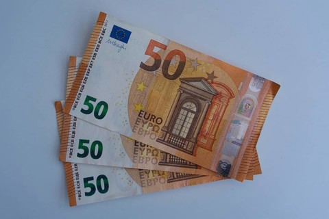 Symbol photo on the subject of cash