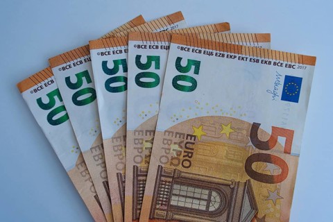 Symbol photo on the subject of cash