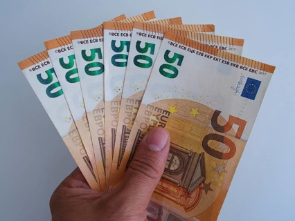 Symbol photo on the subject of cash