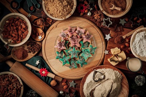 Plate with glazed cinnamon stars