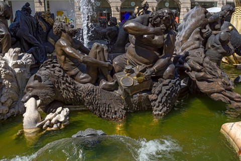 Close-up of the fountain