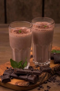 High angle two milkshake glasses with chocolate mint