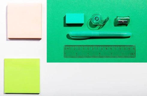 Post it note cards school tools top view