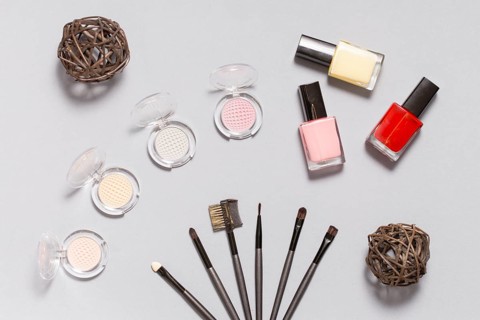 Set applicators near decorative cosmetics