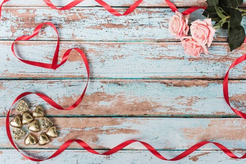 Small hearts with pink roses table