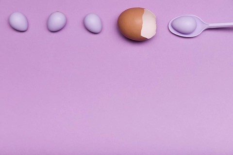 View frame with egg shell candy