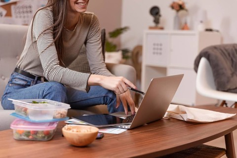 Woman working with lunch boxes her