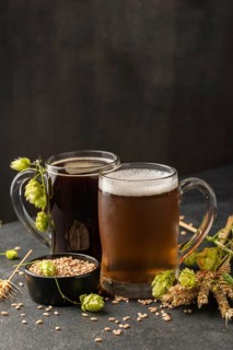 Beer mugs arrangement with seeds