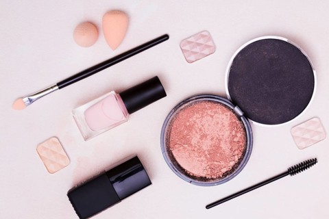 Blender sponge makeup brush eyeshadow compact face powder pink background
