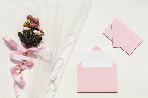 Bouquet roses veil wedding invitations