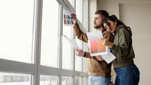 Medium shot couple with plans