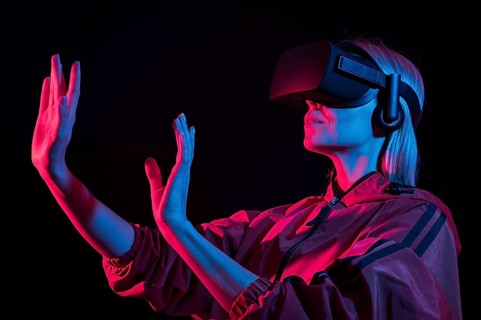 Medium shot woman wearing vr glasses