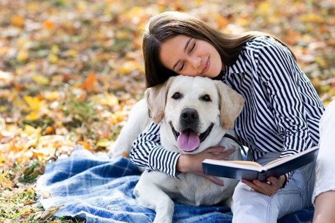 Woman love with her labrador
