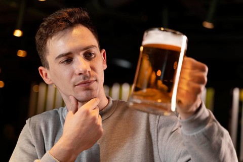 Close up man holding beer mug