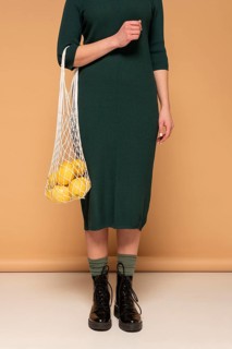 Close up woman casual clothes carrying reusable turtle bag