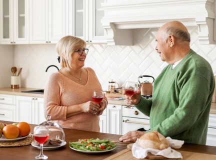 Medium shot senior couple kitchen